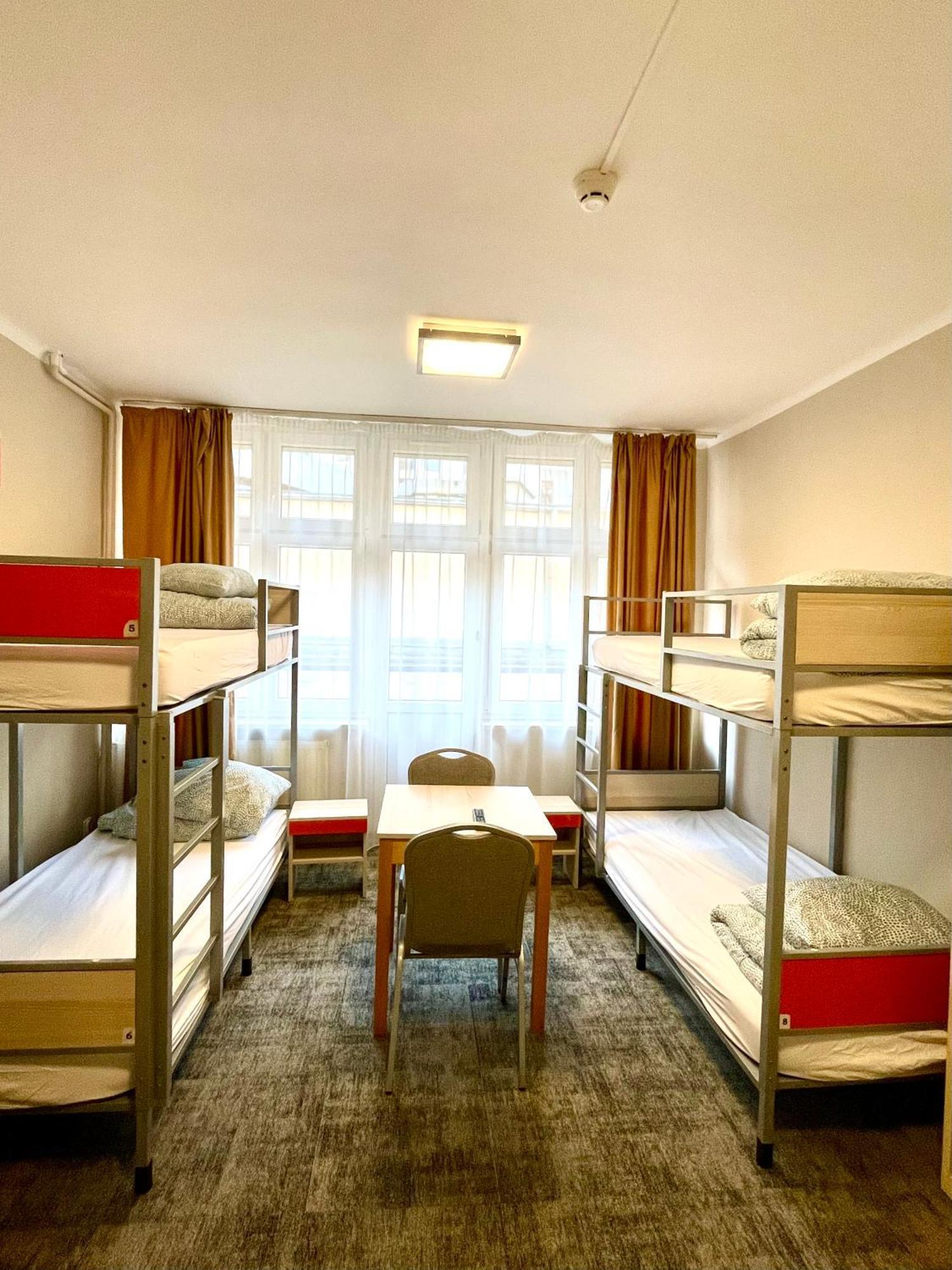 Emka Hostel Varsovie Extérieur photo